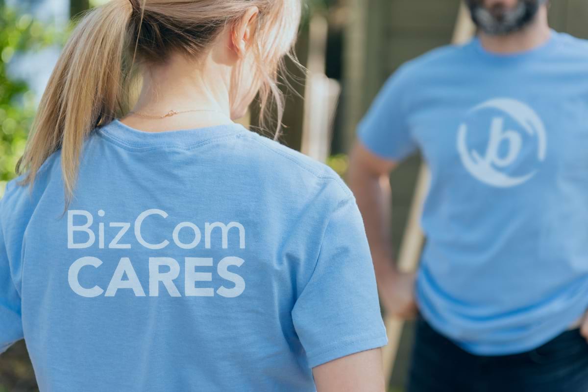 Two bizcom CARES employees having a chat.